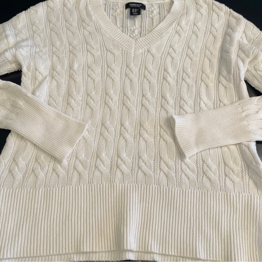 White Jones & Co V-neck season-less cotton sweater sz xs